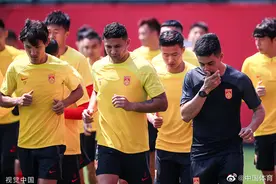 国足23人号码确定，艾克森重披9号图片
