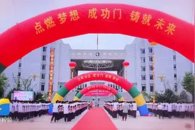 这首歌献给毕业的你 济南历城二中毕业MV《凤凰花开的路口》精彩来袭图片