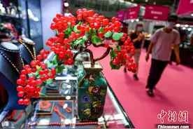 新疆石博会开幕 各路奇石汇集图片