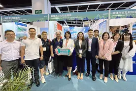 “郭靖黄蓉”跳起《铁血丹心》，襄阳亮相香港国际旅游展图片
