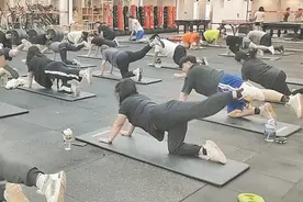 一个月暴瘦25斤 练得狠能否吃得消？图片