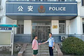 游玩途中相机不慎遗失 威海民警助力找回图片
