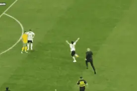 球迷闯进球场拥抱梅西导致比赛中断，未满18岁能否免于法律惩戒？图片