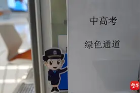 真是粗心啊！明天要中考今天发现身份证过期，民警火速办证解燃眉之急图片