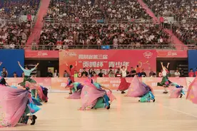 西南交通大学男篮夺冠 “贡嘎杯”青少年体育联赛收官图片