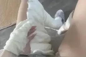 氢气球遇上吹风机爆炸，女子被大面积烧伤图片