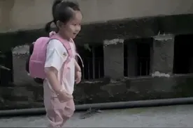 曾让全网心疼的女孩豆豆，可以上小学了！图片