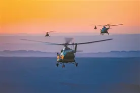 第81集团军某旅组织直升机编队飞行训练图片