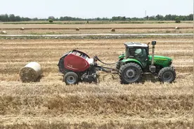 鱼台：30万亩小麦秸秆打捆离田，环保又增收图片