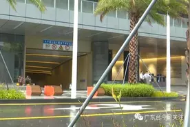 深圳：工人避雨吃饭被保安驱赶？多方回应来了图片