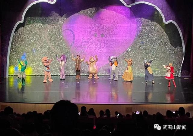 经典童话代表作《小红帽》与小朋友欢聚武夷