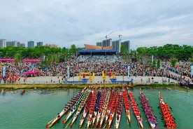 湖南衡阳举办首届职工龙舟竞渡赛图片