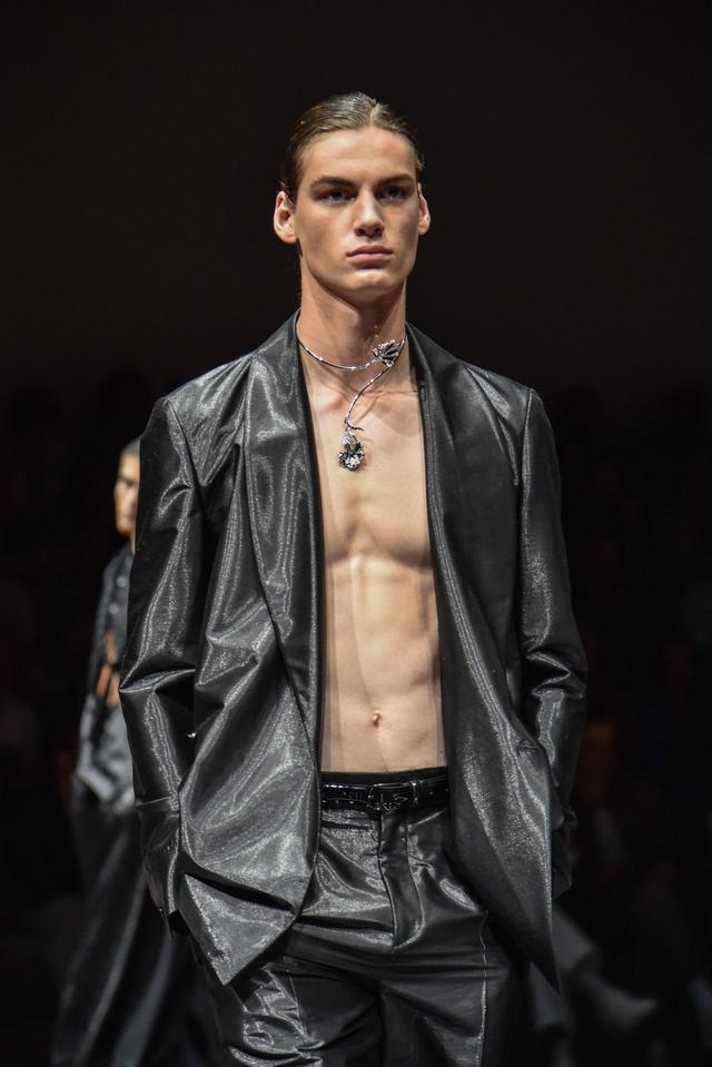 ��������ߣ�������װ�ܡ���������¡�������Ʒ��ʱװ��