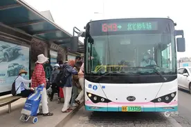 优化线路、延长时间……青岛这两条公交线路调整后获市民点赞图片