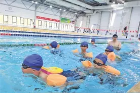 沾益水桥小学加强游泳技能培训图片