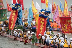 广州龙舟赛：承诺免半年租金的“房东队”惜败决赛，“富婆队”彩龙惊艳第一图片