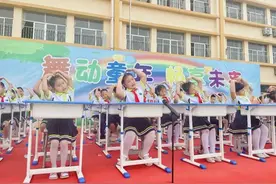 莱阳市举行课桌舞迎“六一”活动图片
