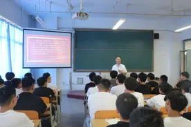 济宁职业技术学院：院长进课堂，为学生讲授思政课图片