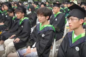 长桌宴上的毕业典礼：湖南农大园艺学子畅享“园滋园味”图片