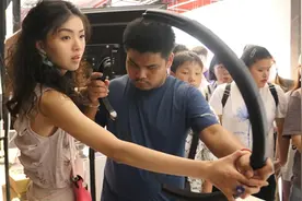 这位95后女生用AI帮助盲人和健全人比射箭图片
