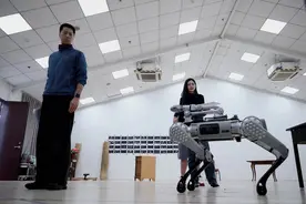 “机械骆驼”和演员共舞，这样的《骆驼祥子》你看过吗？图片