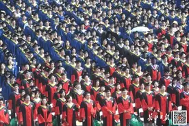 刚刚，武大毕业典礼雷军现身，现场燃爆图片