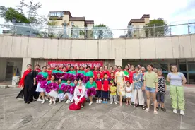 江西南昌县莲塘镇：欢乐舞龙 喜迎端午图片