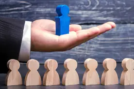 阿里换帅：蔡崇信接任董事会主席 张勇专注阿里云图片