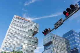 阿里巨变！蔡崇信出山，内部评价：他是阿里的压舱石图片