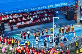 道县龙船赛冠军决出！比赛后潇水现“百龙聚首”震撼场面图片