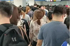 等了8趟挤不上车……刚刚，西安地铁人人人人人人人人人人人！图片