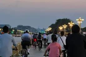 飞盘、露营降温，骑行却还一直火火火到“堵车”图片