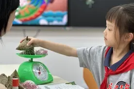 包粽子、做香囊、玩游园……孩子们的“花式”端午节精彩多多图片