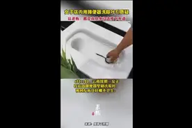 女子店内用蹲便器洗粽叶引质疑，店老板：都是直供水没连接下水道图片