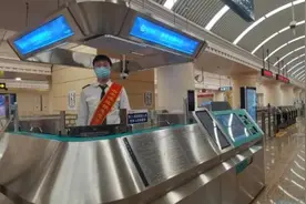 哈尔滨中考生：地铁免费乘！图片