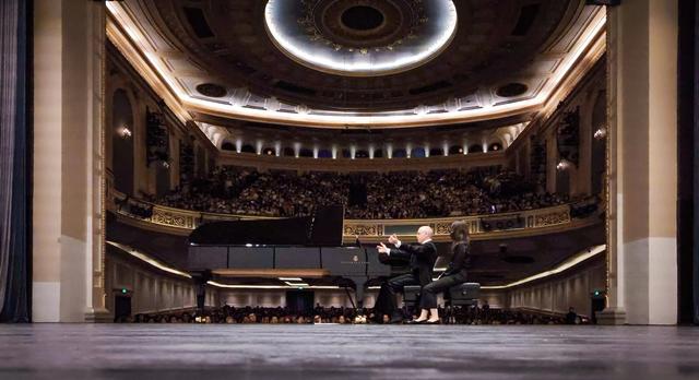 ��ҹ�Ϻ������١����š����������濪����᣺�������飬�������ڲ�ͬ��Ф��