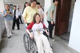 江苏沭阳脑瘫女孩高考超一本线32分 父母计划陪读图片