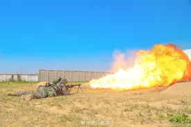 火龙出击！直击防化兵昼夜实喷训练图片