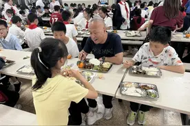 “毕业季，我和校长做了同学”图片