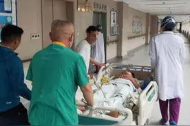 16岁少年车祸导致下肢瘫痪，上海宁波医生联手重燃“站立”希望图片