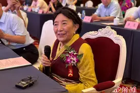展现藏族歌唱家才旦卓玛艺术人生的纪录片在北京开机图片