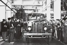 （新华全媒+）70年7代车——从解放卡车“七世同堂”巡游回望“车轮滚滚”旧时光图片