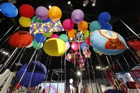 毕业典礼的仪式感，不在“排面”在“内涵”图片