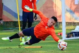 备战关键卡位战！费莱尼及五名国脚回归泰山队并参与训练图片