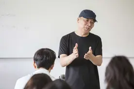 学生毕业季巧遇两位老师也“毕业”图片