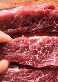 吓人！刚买来的牛肉竟然在“不停跳动”！是有寄生虫吗？图片