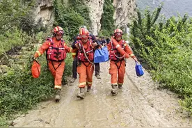 ​汶川“6·27”泥石流｜四川消防救援队伍分2组开展失联人员搜救图片