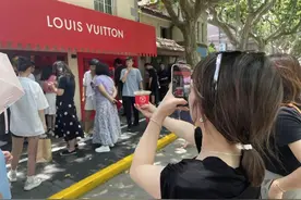 580元起拿下LV包包？黄浦这家咖啡店大排长龙图片