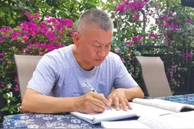 为圆大学梦他一共考了27次 “屡败屡战”的他还会冲刺第28次高考吗？图片