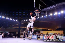 “体育大篷车”活动举办 成都大运氛围持续升温图片